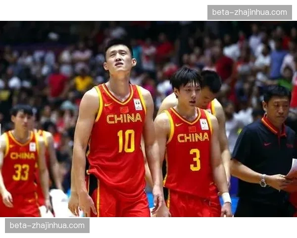 公牛后卫线堆积八人而内线仅三人 阵容结构失衡问题凸显 公牛后卫线堆积八人而内线仅三人 阵容结构失衡问题凸显